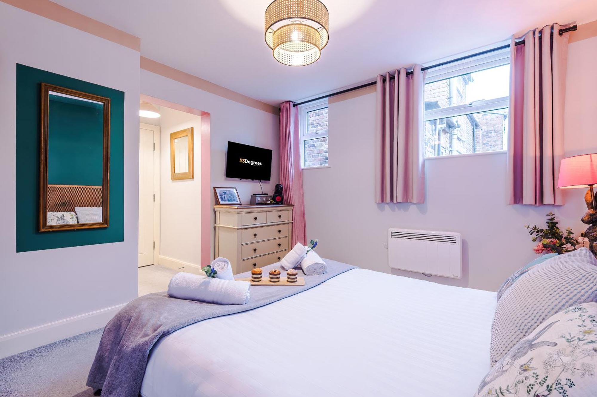 New! Stunning City-centre By 53 Degrees Property, Ideal For Couples, Amazing Location! Holiday home Chester