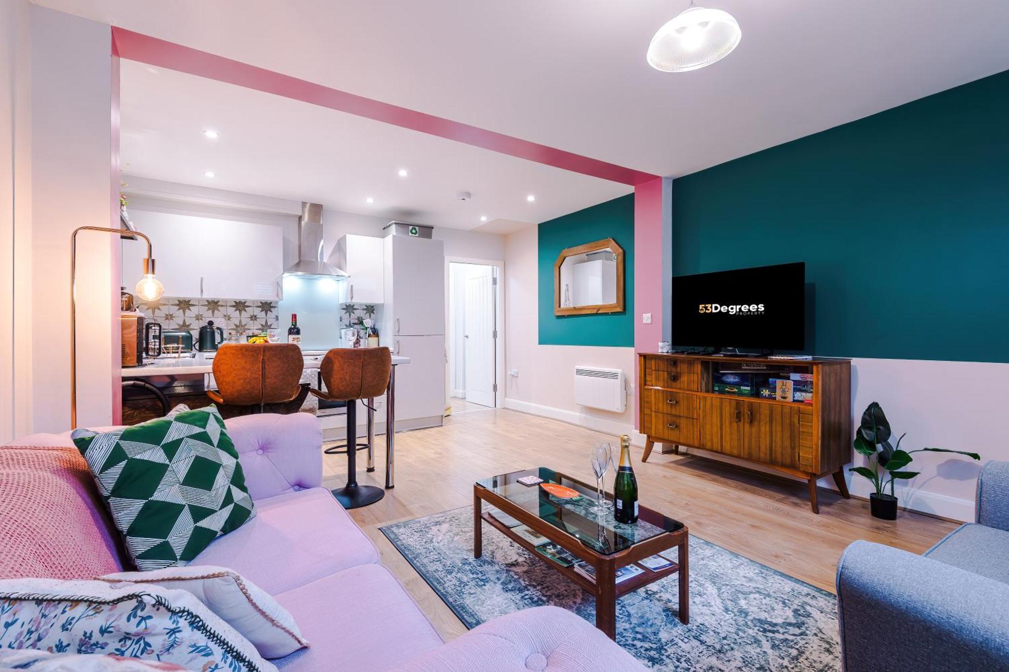 New! Stunning City-centre By 53 Degrees Property, Ideal For Couples, Amazing Location! *
