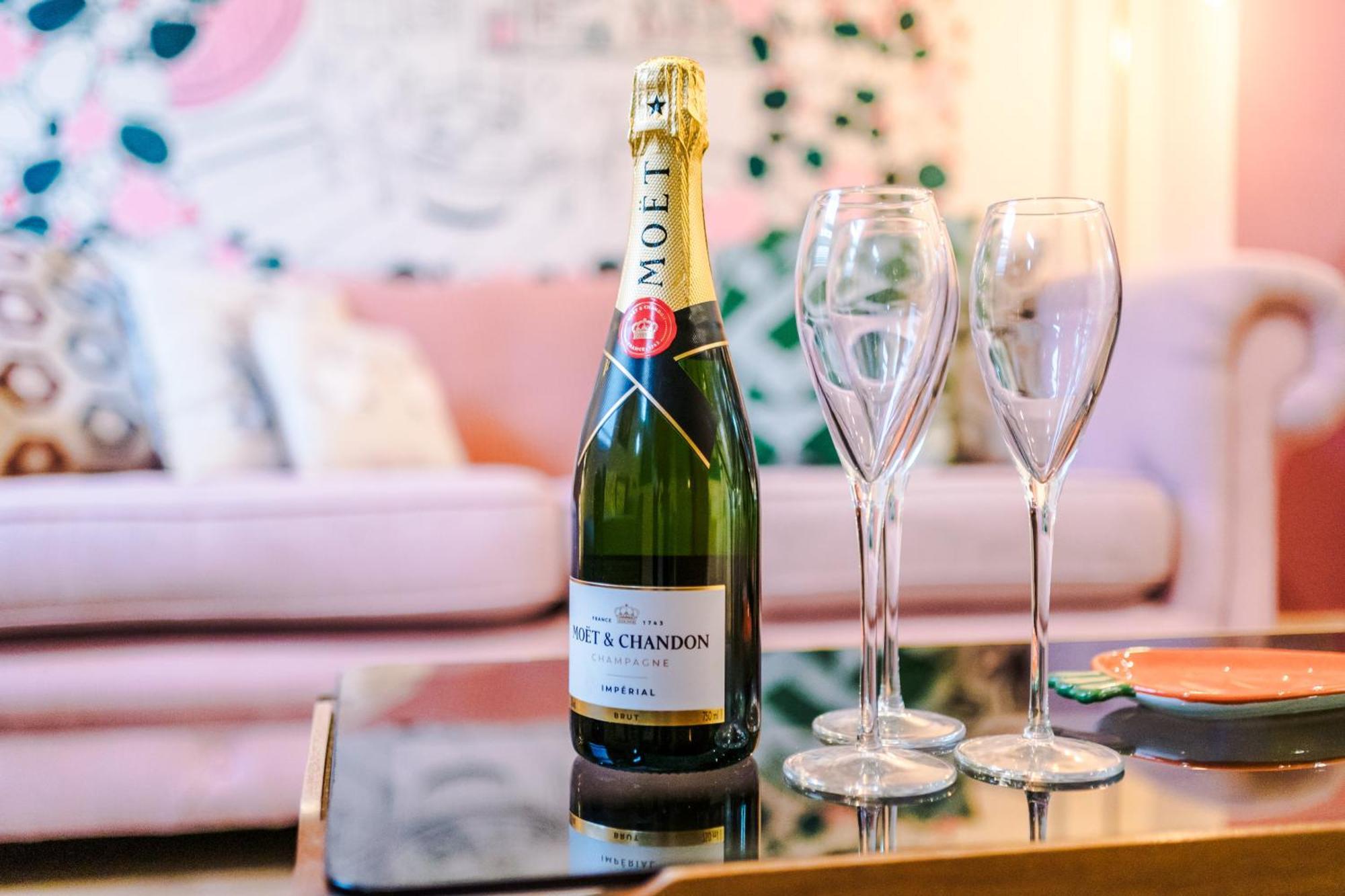 New! Stunning City-centre By 53 Degrees Property, Ideal For Couples, Amazing Location! Chester