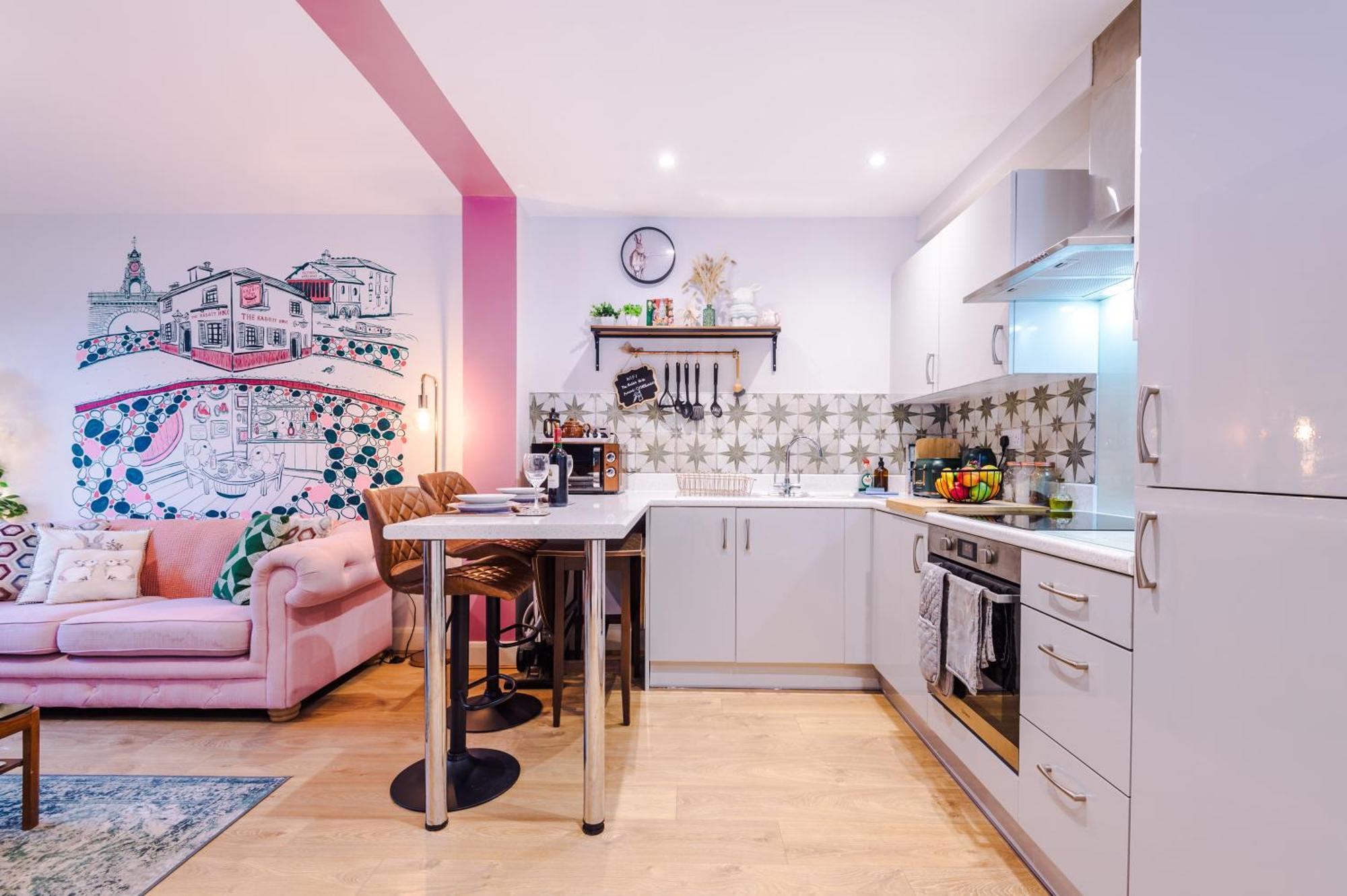 New! Stunning City-centre By 53 Degrees Property, Ideal For Couples, Amazing Location! *